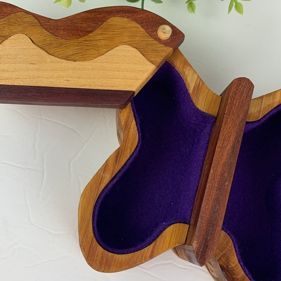 Handcrafted wooden butterfly box - Picture 5 of 15